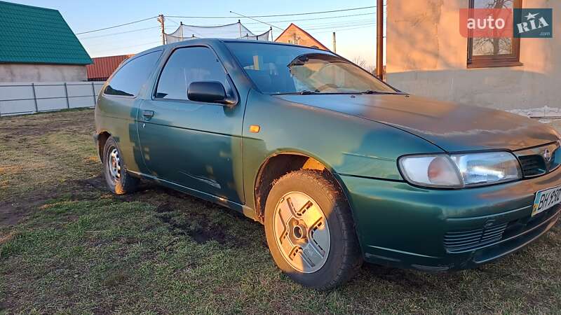 Хетчбек Nissan Almera 1996 в Одесі