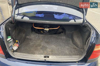 Седан Nissan Almera 2005 в 
