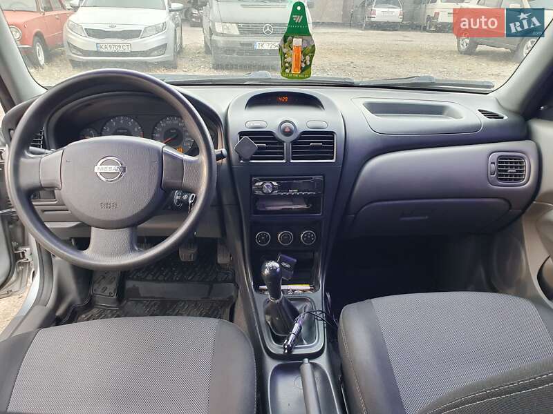 Седан Nissan Almera 2012 в Києві