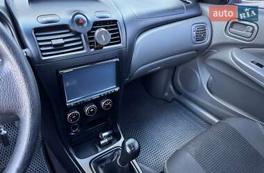Седан Nissan Almera 2011 в 