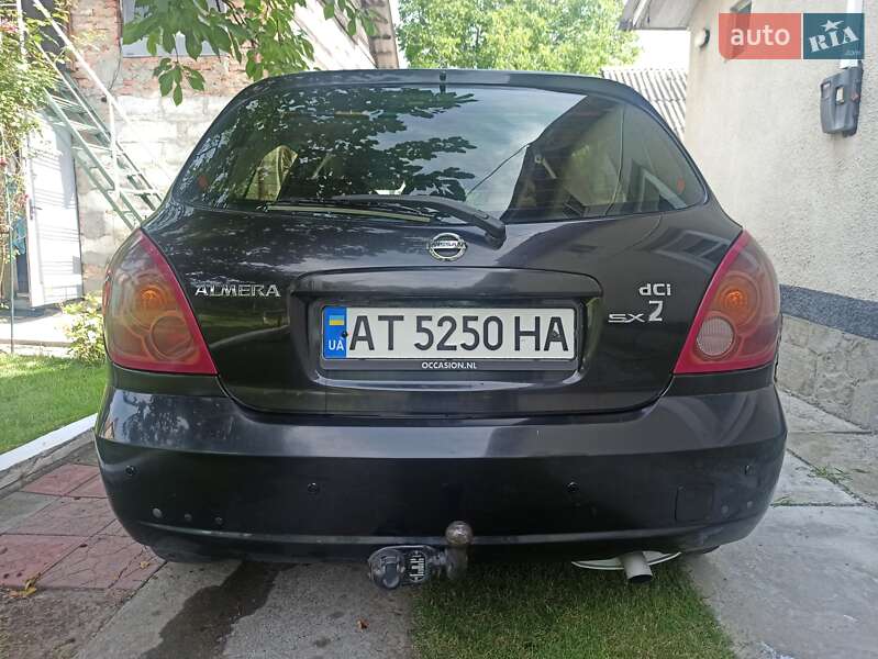Хэтчбек Nissan Almera 2004 в Калуше