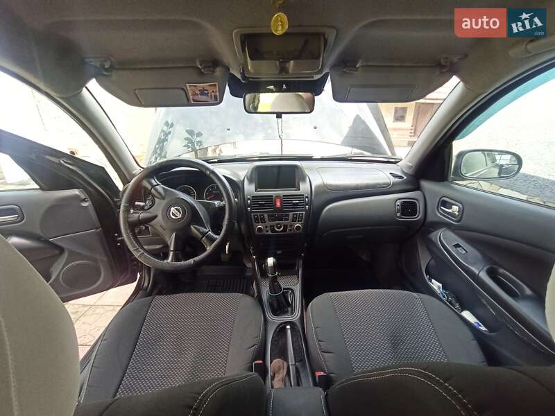 Хэтчбек Nissan Almera 2004 в Калуше