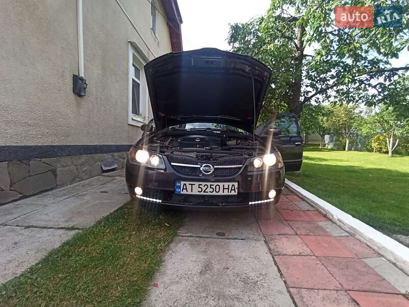 Хэтчбек Nissan Almera 2004 в Калуше