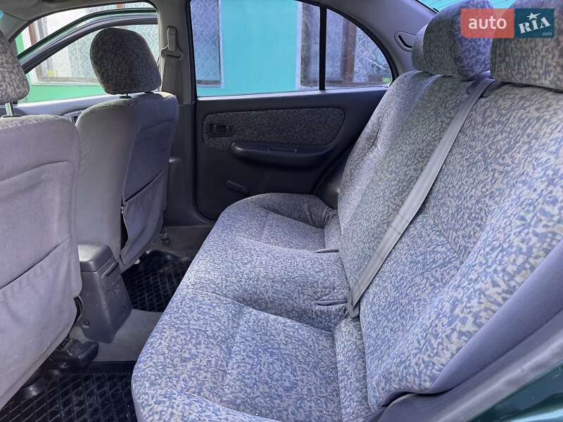 Седан Nissan Almera 1999 в Демидовке