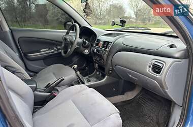 Хэтчбек Nissan Almera 2005 в 