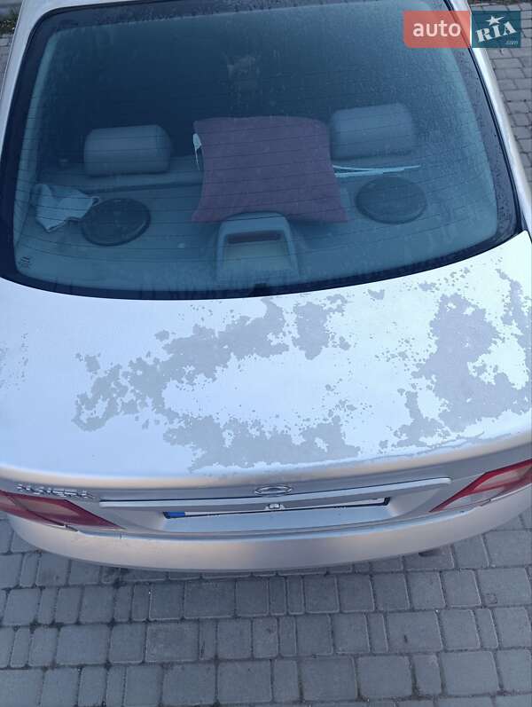 Седан Nissan Almera 2003 в Саврани