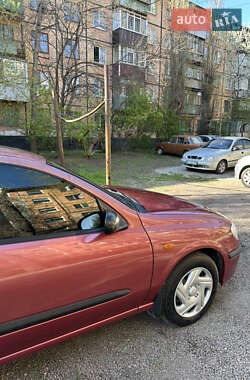 Хэтчбек Nissan Almera 2001 в 