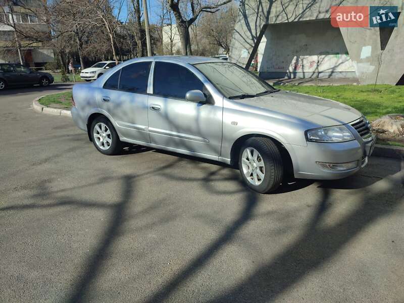 Седан Nissan Almera 2011 в Киеве