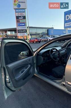 Седан Nissan Almera 2010 в 