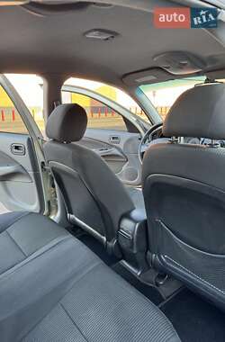 Седан Nissan Almera 2010 в 