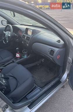Хэтчбек Nissan Almera 2004 в Кривом Роге