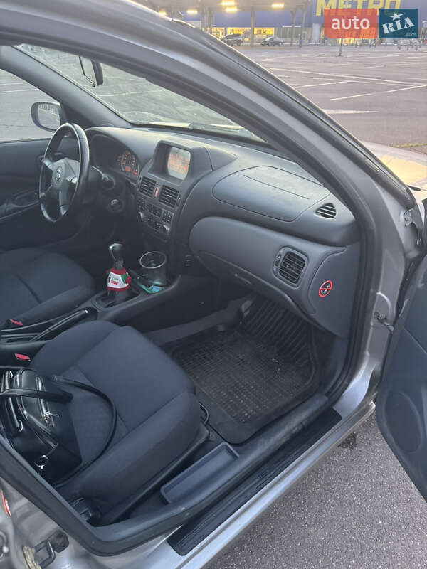 Хэтчбек Nissan Almera 2004 в Кривом Роге