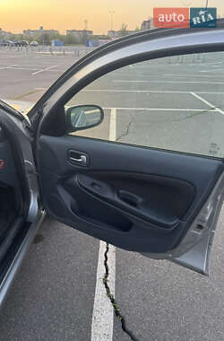 Хэтчбек Nissan Almera 2004 в Кривом Роге