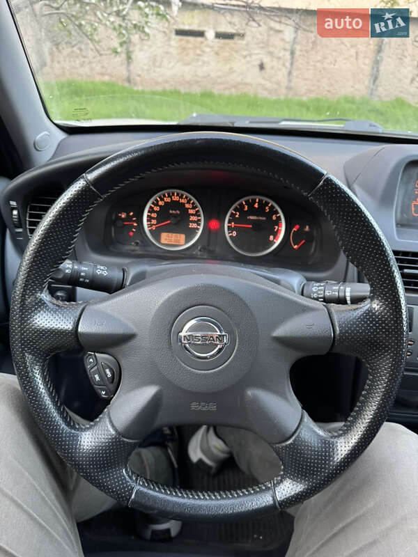 Хэтчбек Nissan Almera 2004 в Кривом Роге