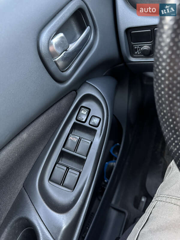 Хэтчбек Nissan Almera 2004 в Кривом Роге