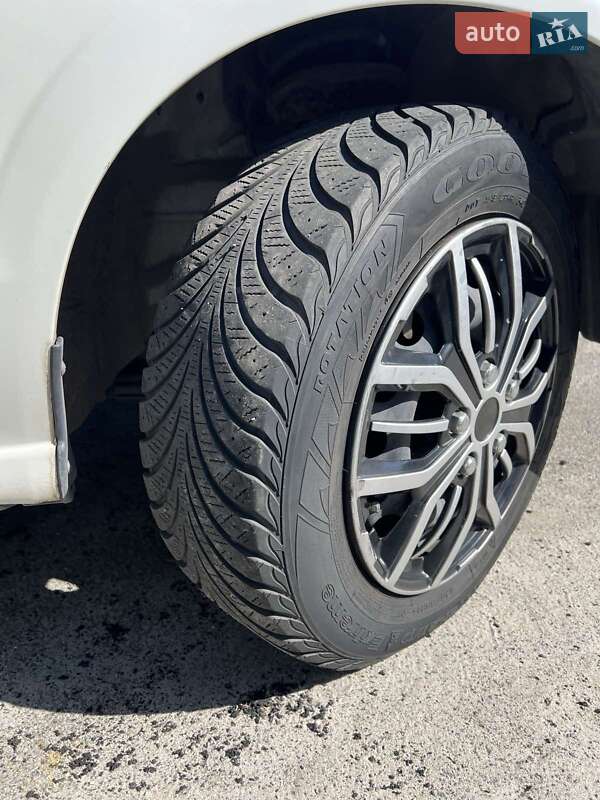 Седан Nissan Almera 2011 в Киеве фото 3 Седан Nissan Almera 2011 в Киеве