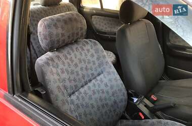 Седан Nissan Almera 1996 в 