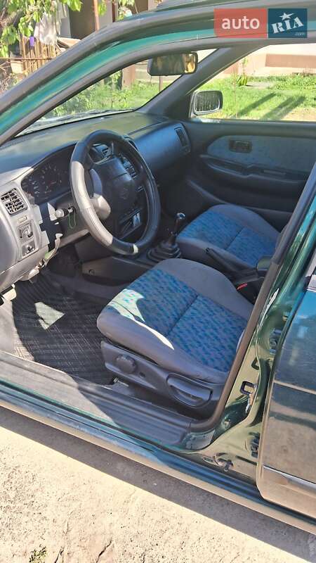 Хэтчбек Nissan Almera 1997 в Славуте