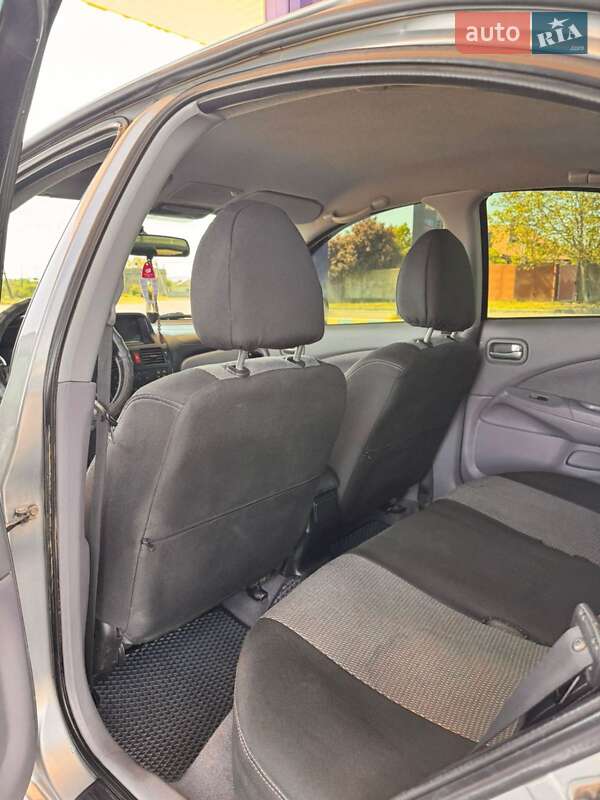 Седан Nissan Almera 2003 в Ізмаїлі фото 17 Седан Nissan Almera 2003 в Ізмаїлі