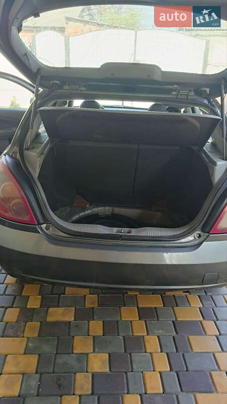 Хетчбек Nissan Almera 2003 в Кременчуці