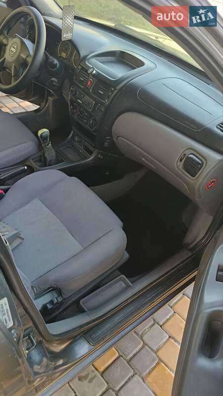 Хетчбек Nissan Almera 2003 в Кременчуці