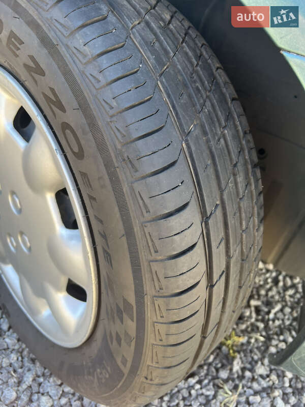 Хэтчбек Nissan Almera 2002 в Одессе