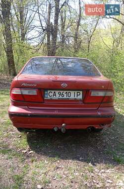 Седан Nissan Almera 1996 в Смілі