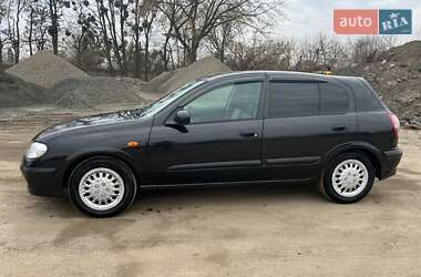 Хэтчбек Nissan Almera 2001 в 