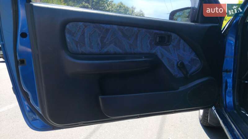 Хэтчбек Nissan Almera 1998 в Одессе