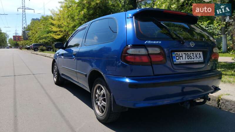 Хэтчбек Nissan Almera 1998 в Одессе