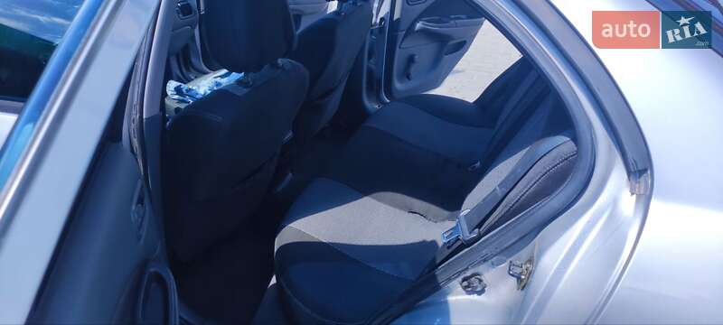 Седан Nissan Almera 2004 в Одесі