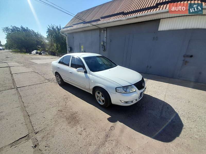 Седан Nissan Almera 2012 в 