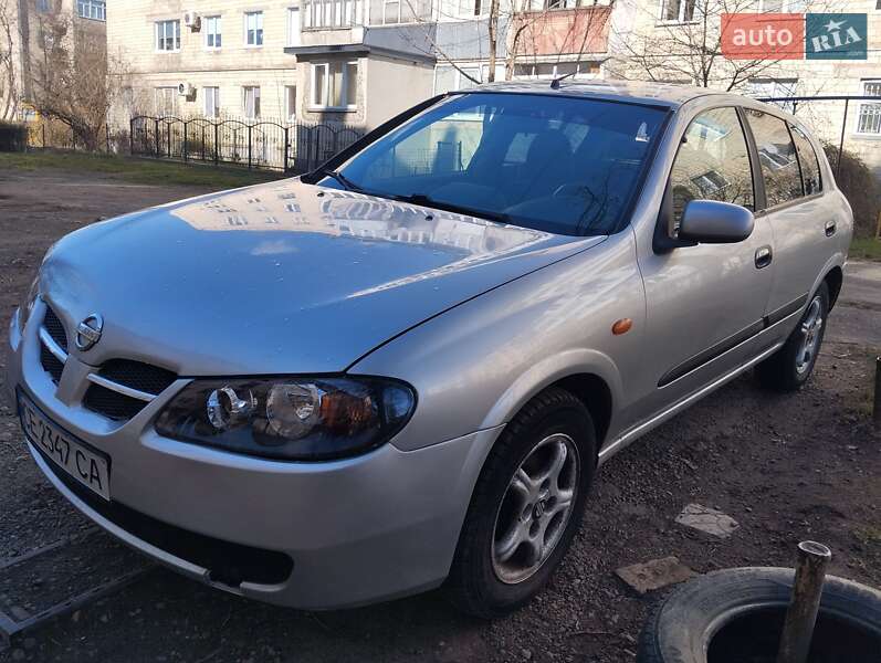 Хетчбек Nissan Almera 2003 в Чернівцях