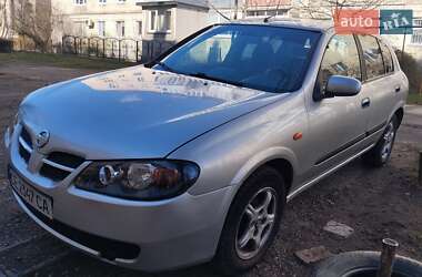 Хэтчбек Nissan Almera 2003 в 