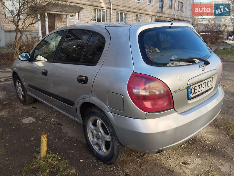 Хетчбек Nissan Almera 2003 в Чернівцях