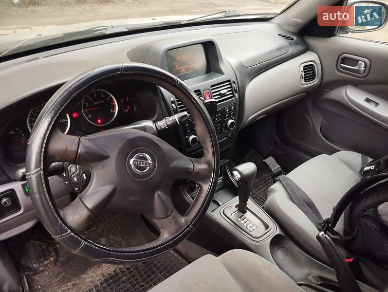 Хетчбек Nissan Almera 2003 в Чернівцях