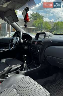 Хетчбек Nissan Almera 2005 в 