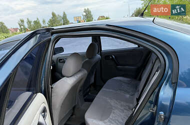 Седан Nissan Almera 2000 в 