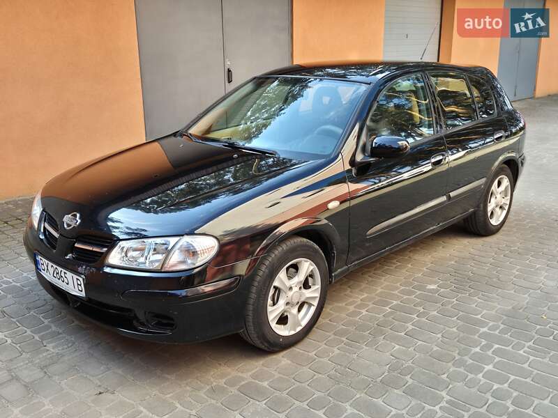 Хетчбек Nissan Almera 2000 в Славуті
