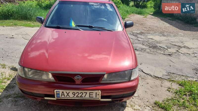 Хэтчбек Nissan Almera 1996 в 