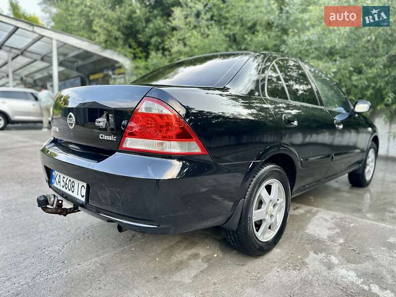 Седан Nissan Almera 2012 в Києві