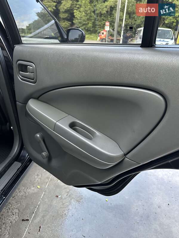 Седан Nissan Almera 2012 в Києві
