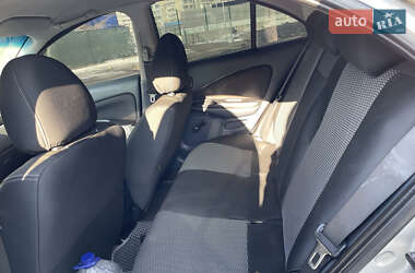 Седан Nissan Almera 2005 в Ужгороде