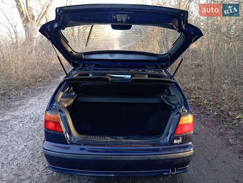 Седан Nissan Almera 1998 в Дубно