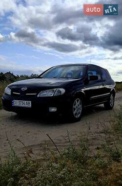 Хетчбек Nissan Almera 2000 в Безлюдівці