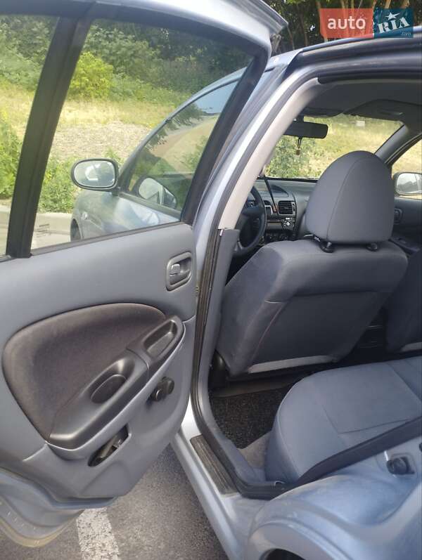 Хетчбек Nissan Almera 2006 в Житомирі