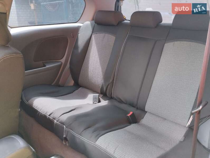 Хэтчбек Nissan Almera 2005 в Умани
