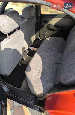 Седан Nissan Almera 1996 в 