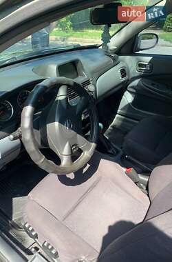 Седан Nissan Almera 2005 в Харькове