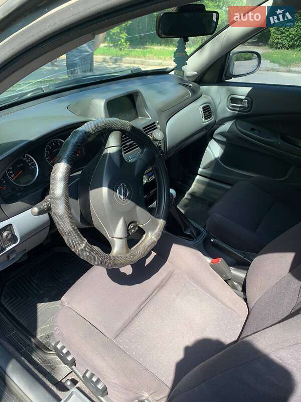 Седан Nissan Almera 2005 в Харькове